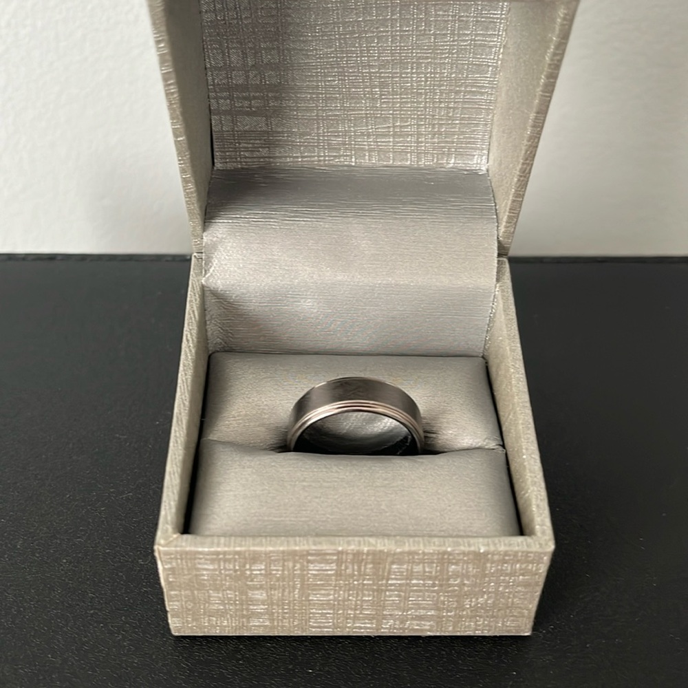 Men’s stainless steel wedding band. Size 9.5